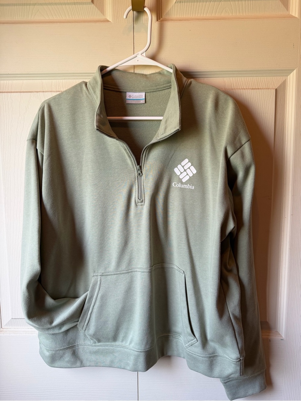 Columbia Women’s Sage Green Quarter-Zip Pullover